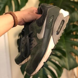 Gently loved Olive 🫒 Nike Air Maxes